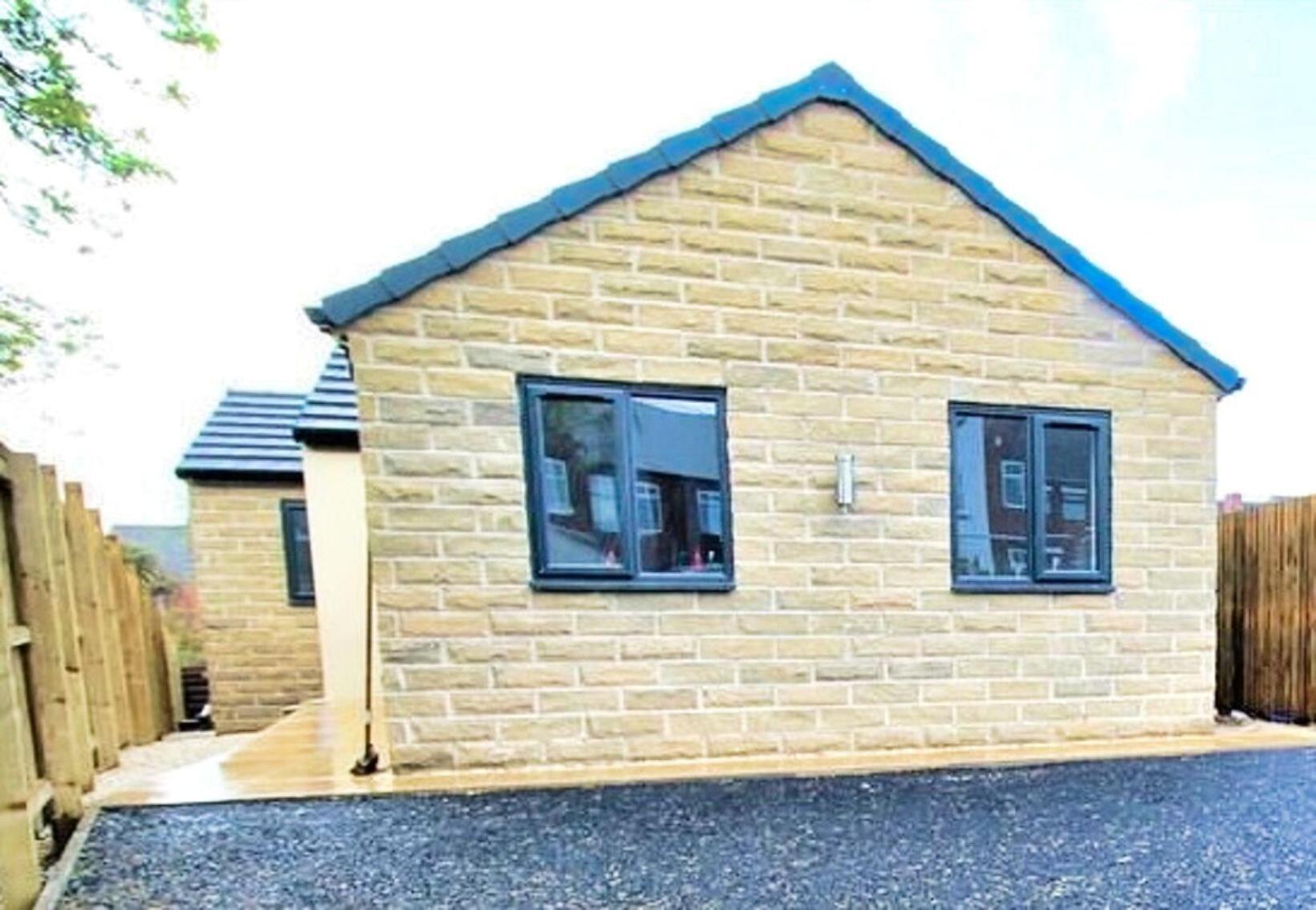 Rotherham - Rawmarsh - Great Customer Feedback - 2 Bed Bungalow - New Build - High End Furnishings - Wheel Chair Accessible - Large Enclosed Garden - Dog Friendly Buitenkant foto