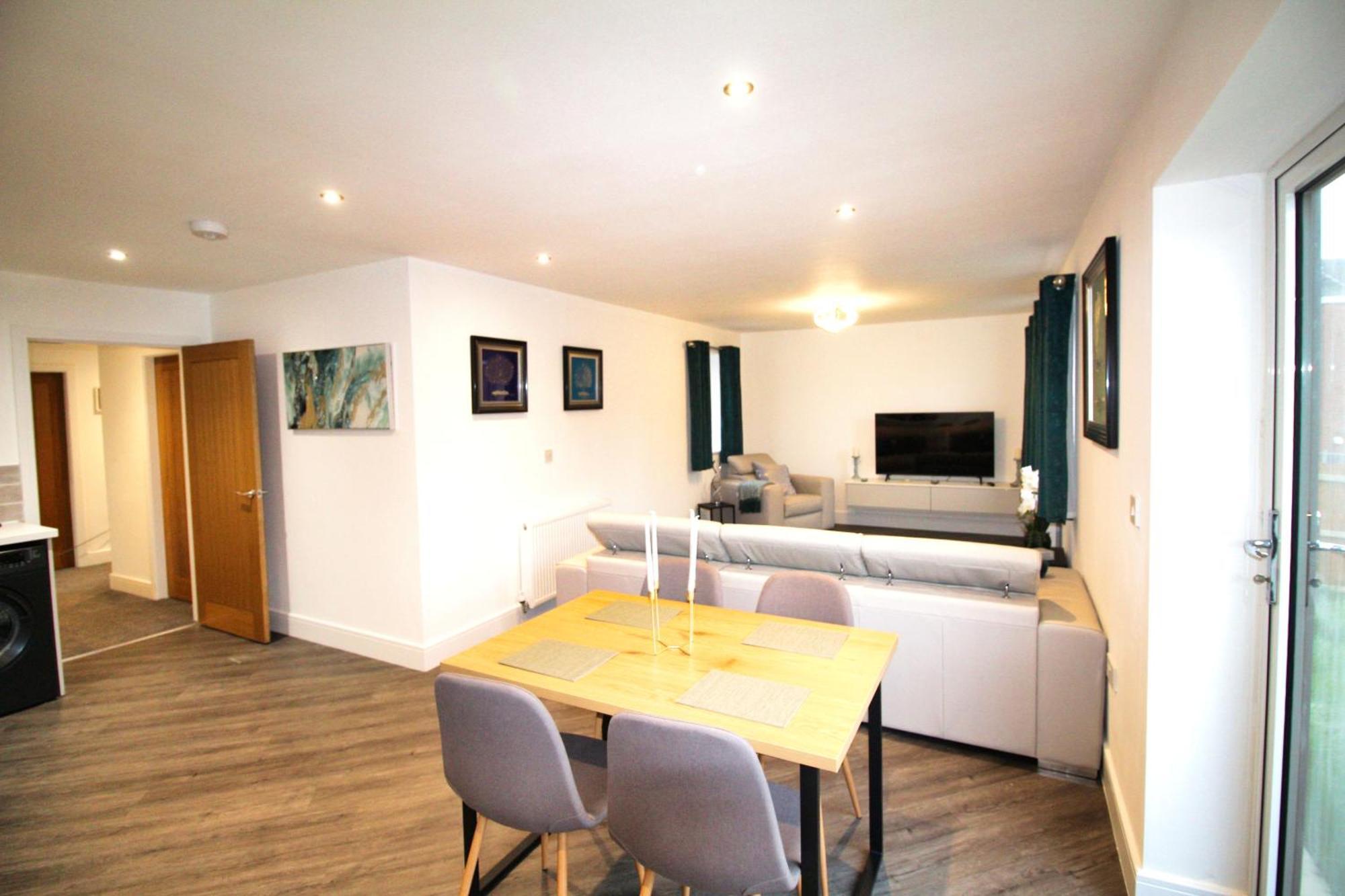 Rotherham - Rawmarsh - Great Customer Feedback - 2 Bed Bungalow - New Build - High End Furnishings - Wheel Chair Accessible - Large Enclosed Garden - Dog Friendly Buitenkant foto