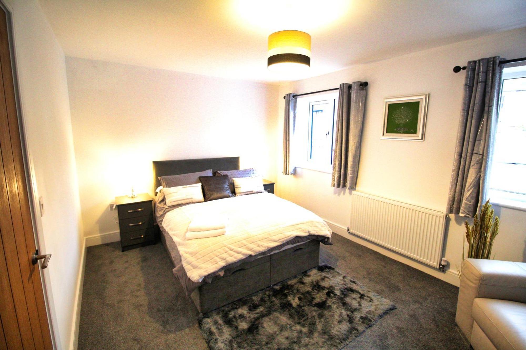 Rotherham - Rawmarsh - Great Customer Feedback - 2 Bed Bungalow - New Build - High End Furnishings - Wheel Chair Accessible - Large Enclosed Garden - Dog Friendly Buitenkant foto