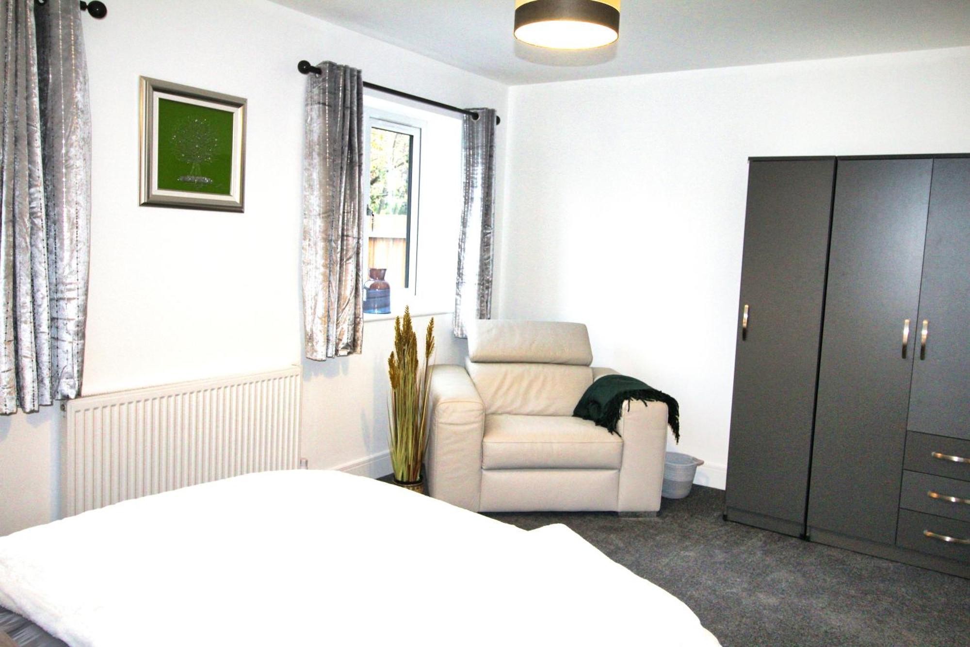 Rotherham - Rawmarsh - Great Customer Feedback - 2 Bed Bungalow - New Build - High End Furnishings - Wheel Chair Accessible - Large Enclosed Garden - Dog Friendly Buitenkant foto